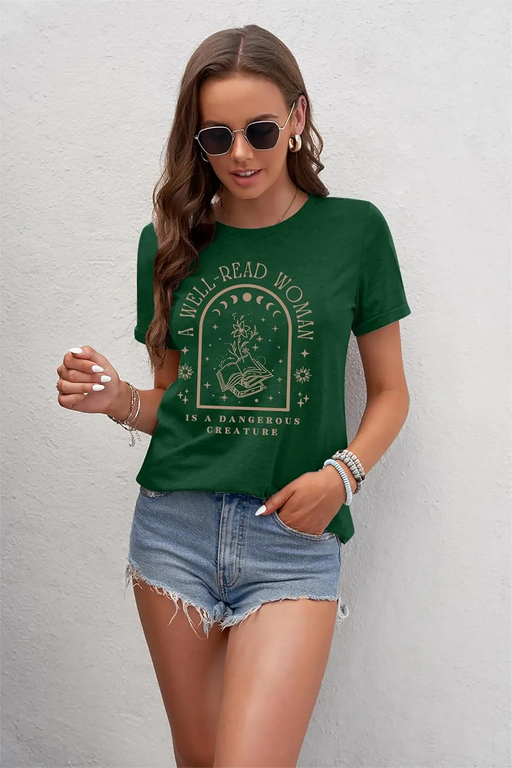 A Well Read Woman T-Shirt Women Reading Book Shirt Cute Book Lover Gift Vintage Graphic Tee Tops Funny Teacher Shirt