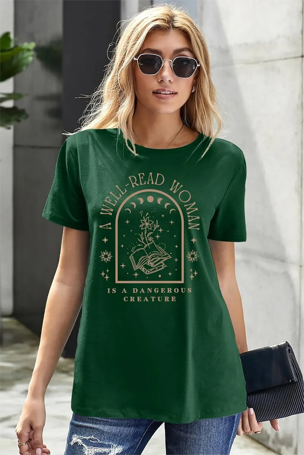 A Well Read Woman T-Shirt Women Reading Book Shirt Cute Book Lover Gift Vintage Graphic Tee Tops Funny Teacher Shirt